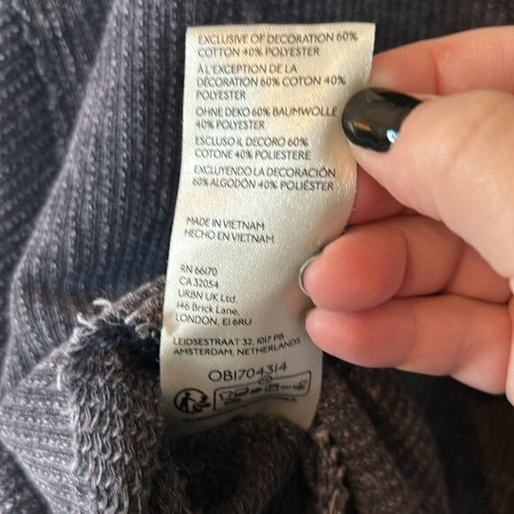 We the Free gray cropped sweater poncho - Size M - Picture 6 of 7